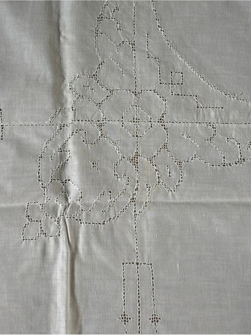 Vintage Richelieu Embroidered Cut Work White Linen Blend Tablecloth Floral Motif